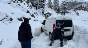 Akseki’de mahsur kalan 4 vatandaş kurtarıldı Akseki’de mahsur kalan 4 vatandaş kurtarıldı