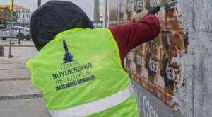 İzmir’de izinsiz ilan ve reklam afişlerine karşı denetim