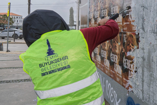 İzmir’de izinsiz ilan ve reklam afişlerine karşı denetim İzmir’de izinsiz ilan ve reklam afişlerine karşı denetim