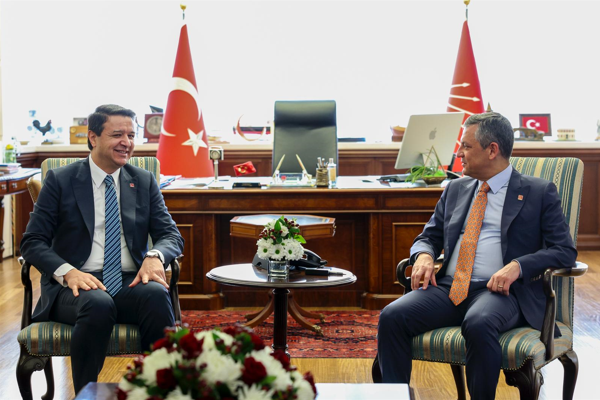 Arıkan, CHP Genel Başkanı Özel’i ziyaret etti Arıkan, CHP Genel Başkanı Özel’i ziyaret etti