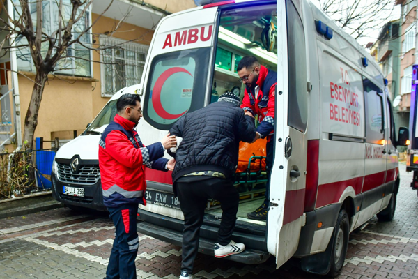 Esenyurt’ta ambulansla hasta nakil hizmeti sürüyor Esenyurt’ta ambulansla hasta nakil hizmeti sürüyor