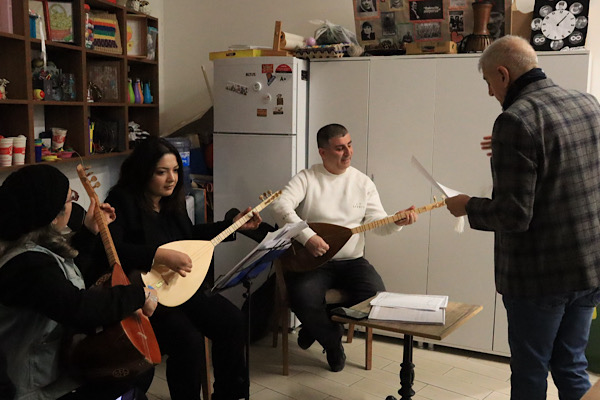 İzmit’te Alzheimer Yaşam Evi sakinleri için bağlama dinletisi düzenlendi İzmit’te Alzheimer Yaşam Evi sakinleri için bağlama dinletisi düzenlendi