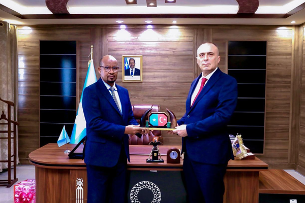 Polis Özel Harekat Başkanı Hayal’nin Somali temasları Polis Özel Harekat Başkanı Hayal’nin Somali temasları