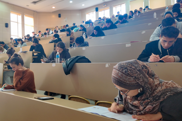 Manisa’da MSÜ adayları için deneme sınavı yapıldı Manisa’da MSÜ adayları için deneme sınavı yapıldı