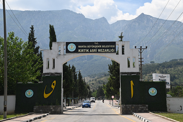 Manisa’da tek kişilik mezar yeri tahsisi ücretsiz oldu