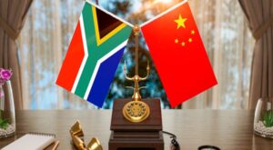 Dışişleri Bakanı Wang, Güney Afrikalı mevkidaşı Lamola’yla telefonda görüştü