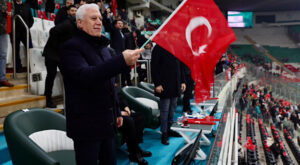 Bursa’da tribünler Türk bayraklarıyla donatıldı