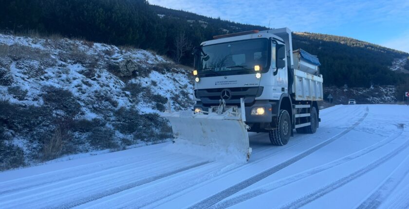 İzmir’de kar ve buzlanmaya karşı çalışmalar yürütülüyor