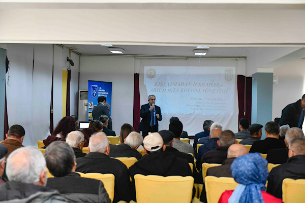 Ankara’da yerli arıcılara yönelik koloni yönetimi eğitimi verildi Ankara’da yerli arıcılara yönelik koloni yönetimi eğitimi verildi