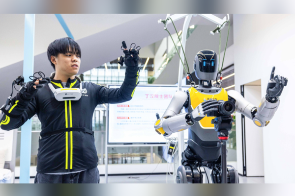 Xi’den geleceğin endüstrilerinde atılım çağrısı Xi’den geleceğin endüstrilerinde atılım çağrısı