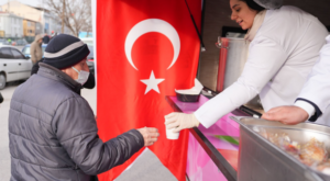 Çorba İkramı Karavanları uygulaması yeni durağında hizmet veriyor