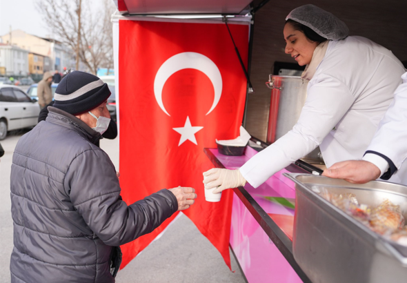 Çorba İkramı Karavanları uygulaması yeni durağında hizmet veriyor