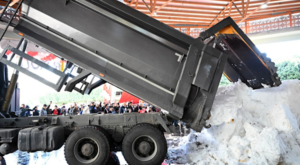 Çukurova’da çocuklara kar şöleni düzenlendi