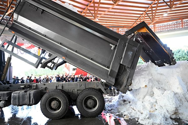 Çukurova’da çocuklara kar şöleni düzenlendi
