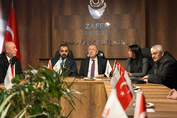 Özdağ, Zafer Partisi Çankaya İlçe Başkanlığı yeni hizmet binasını ziyaret etti Özdağ, Zafer Partisi Çankaya İlçe Başkanlığı yeni hizmet binasını ziyaret etti