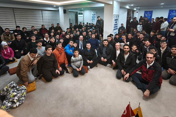 Başkan Altay, genç çalışanlarla bir araya geldi Başkan Altay, genç çalışanlarla bir araya geldi