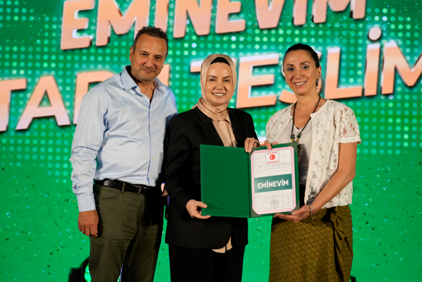 Eminevim’den temsili tapu teslim töreni Eminevim’den temsili tapu teslim töreni