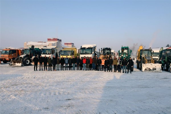 Ağrı’da okul ve kamu kurumlarının yolları karla mücadele çalışmalarıyla açılıyor Ağrı’da okul ve kamu kurumlarının yolları karla mücadele çalışmalarıyla açılıyor