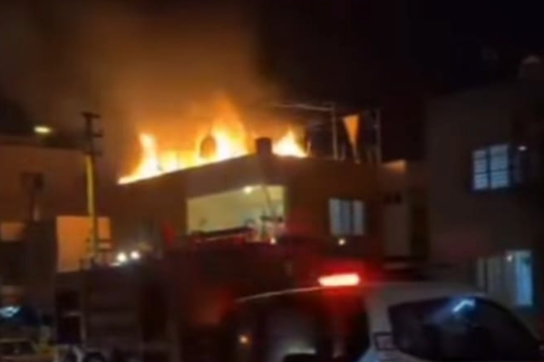 Payas’ta evde yangın çıktı