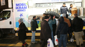 Küçükçekmece’de sıcak çorba ikramı