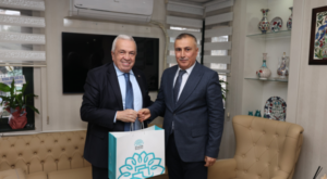 Başkan Özdemir’den İl Milli Eğitim Müdürü Çokgezer’e ziyaret Başkan Özdemir’den İl Milli Eğitim Müdürü Çokgezer’e ziyaret