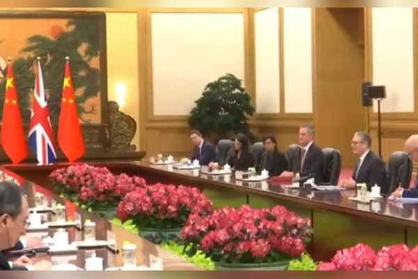 Trump Starmer’ın Çin ile ilişkileri yeniden başlatmasının “çok tehlikeli” olduğunu söyledi Trump Starmer’ın Çin ile ilişkileri yeniden başlatmasının “çok tehlikeli” olduğunu söyledi