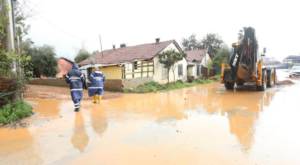 Kepez Belediyesi’nden sağanak yağışlara karşı mücadele Kepez Belediyesi’nden sağanak yağışlara karşı mücadele