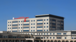 Ceylanpınar Devlet Hastanesi’nde 17 yaşındaki hastaya cerrahi müdahale uygulandı Ceylanpınar Devlet Hastanesi’nde 17 yaşındaki hastaya cerrahi müdahale uygulandı