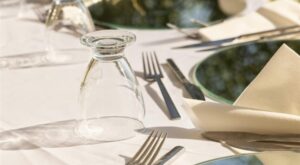 Restoran ve kafelerde servis ücreti ve kuver alınamayacak