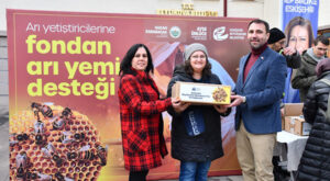 Eskişehir’de üreticilere fondan arı yemi dağıtımı yapıldı