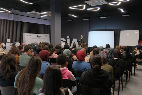 Konya’da “Bu Ders SİA’dayız!” programı ile 2 bin 563 öğrenciye ders verildi Konya’da “Bu Ders SİA’dayız!” programı ile 2 bin 563 öğrenciye ders verildi