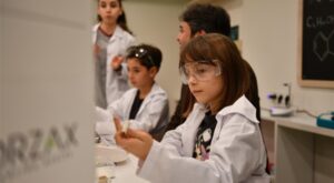 Orzax “Deney’imli Çocuklar” projesiyle 15 bin çocuğu bilimle tanıştırdı