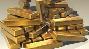 Altın kar realizasyonu ile bir haftanın en yüksek seviyesinden geriledi