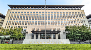 Çin, Kanada menşeli bazı ürünlerde ek gümrük vergisini askıya aldı