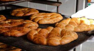 Ankara Mobil Ekmek Fırını sıcak pide satışına başladı Ankara Mobil Ekmek Fırını sıcak pide satışına başladı