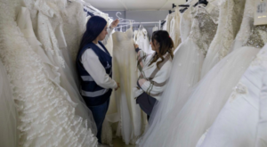 Büyükşehirden ihtiyaç sahibi çiftlere ücretsiz gelinlik, damatlık desteği