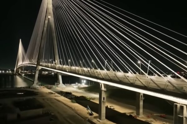 Trump, Michigan-Kanada köprüsünün açılışını engellemekle tehdit etti Trump, Michigan-Kanada köprüsünün açılışını engellemekle tehdit etti