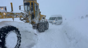 Kayseri’de kardan kapanan 54 mahalle yolu trafiğe açıldı Kayseri’de kardan kapanan 54 mahalle yolu trafiğe açıldı