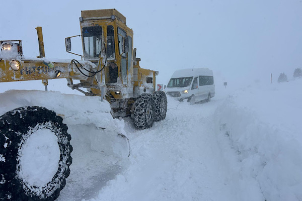 Kayseri’de kardan kapanan 54 mahalle yolu trafiğe açıldı Kayseri’de kardan kapanan 54 mahalle yolu trafiğe açıldı