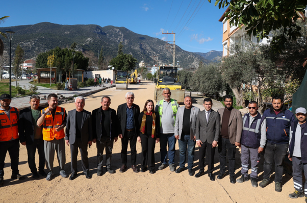 Başkan Vekili Özdemir: Mahallelerimizin ihtiyaçlarını tamamlamaya devam edeceğiz