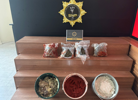 Şanlıurfa’da 2 kilo 400 gram skunk ele geçirildi Şanlıurfa’da 2 kilo 400 gram skunk ele geçirildi