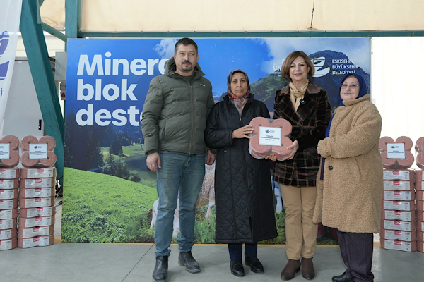 İnönü’de 133 üreticiye 10 bin 824 kilogram mineral blok desteği İnönü’de 133 üreticiye 10 bin 824 kilogram mineral blok desteği