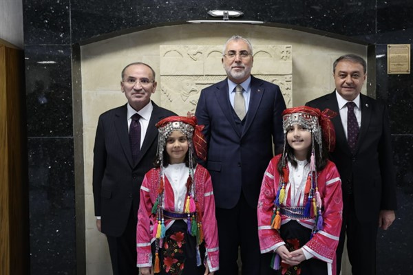 Bakan Işıkhan Şanlıurfa’da Bakan Işıkhan Şanlıurfa’da