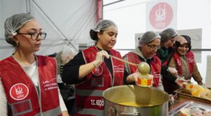 Keçiören’de 15 noktada iftar ve kumanya desteği