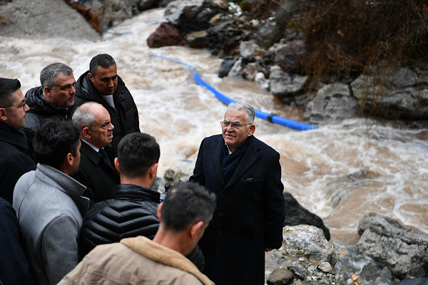 Başkan Büyükkılıç, Yahyalı’da sel ve heyelan bölgesini inceledi Başkan Büyükkılıç, Yahyalı’da sel ve heyelan bölgesini inceledi