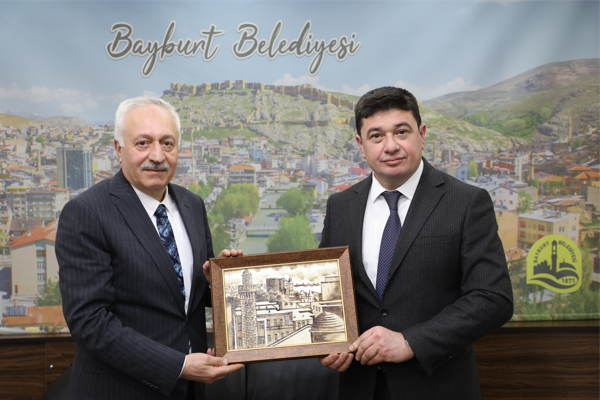Azerbaycan Kars Başkonsolosu Aliyev’den Bayburt Belediyesi’ne ziyaret Azerbaycan Kars Başkonsolosu Aliyev’den Bayburt Belediyesi’ne ziyaret