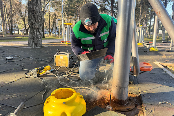 Kayseri’de yeşil alanlarda bakım ve onarım çalışmaları sürüyor Kayseri’de yeşil alanlarda bakım ve onarım çalışmaları sürüyor
