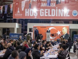 İftar sofrası Menderes’te kuruldu İftar sofrası Menderes’te kuruldu