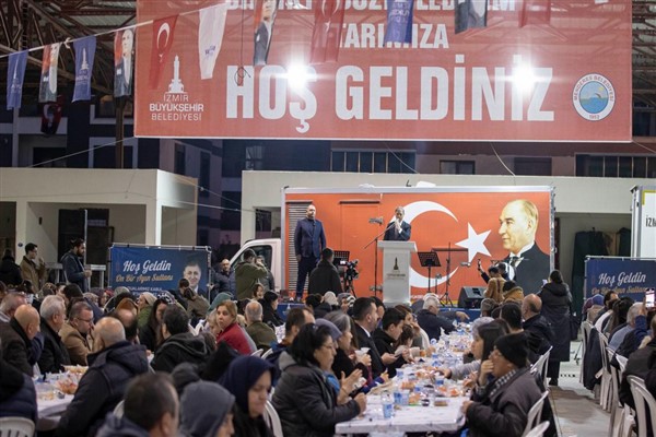 İftar sofrası Menderes’te kuruldu İftar sofrası Menderes’te kuruldu