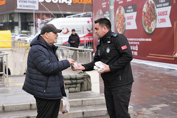 Keçiören’de Berat Kandili ikramı